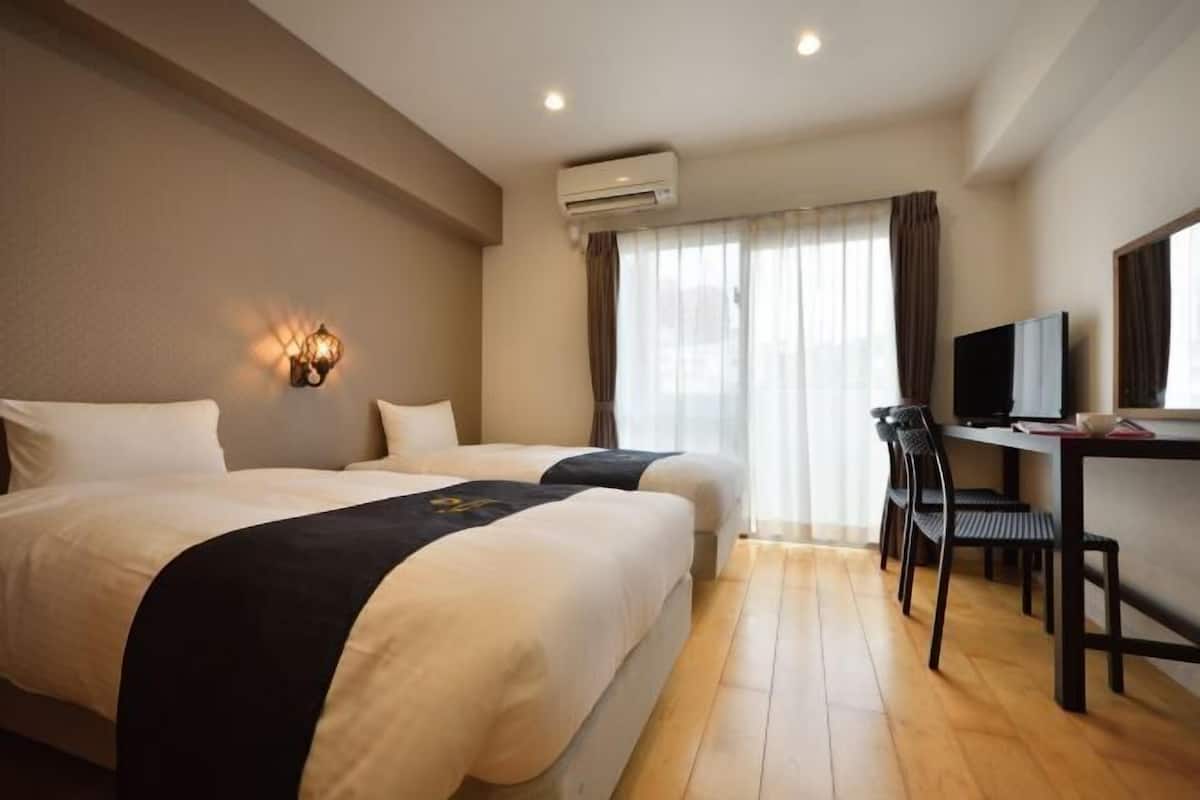 Edredones de plumas, wifi gratis, ropa de cama