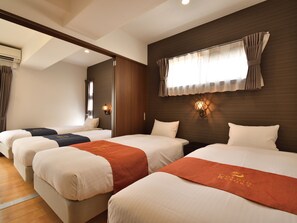 Cubrecamas, wifi gratis y ropa de cama 