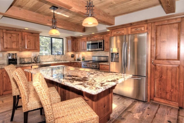 Fully Equipped Gourmet Kitchen