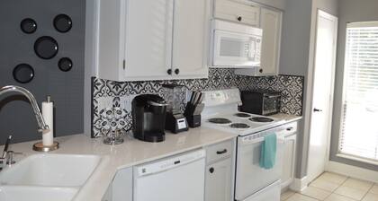 Beautiful 2/2 Apartment in Lake Conroe • Sleeps 6