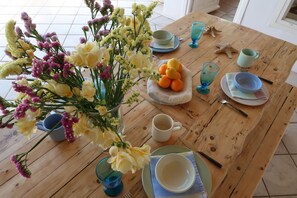 Free daily cooked-to-order breakfast