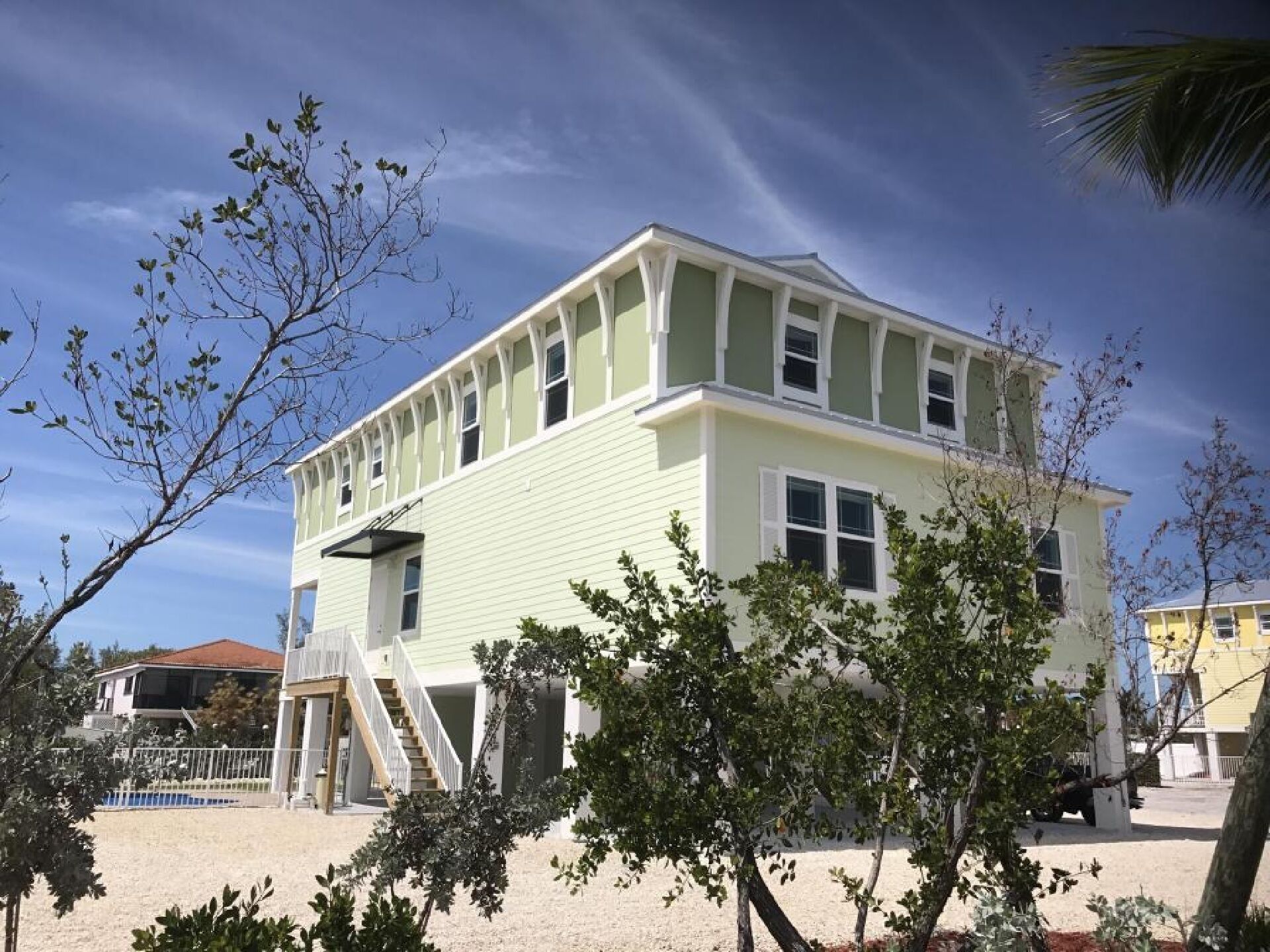 SOMBRERO BEACH LARGE 4/3 HOME w/ HEATED POOL, 40 ft BOAT DOCK, BEACH NEARBY 