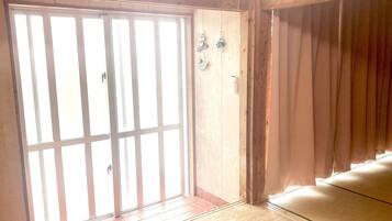 Basic House, Non Smoking, Kitchen | 1 bedroom, soundproofing, free WiFi, bed sheets