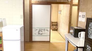 Basic House, Non Smoking, Kitchen | Shared kitchen facilities | Fridge, microwave, rice cooker, griddle