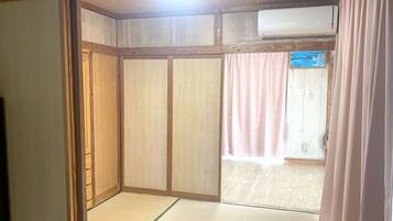 Basic House, Non Smoking, Kitchen | 1 bedroom, soundproofing, free WiFi, bed sheets