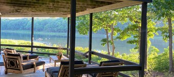 Mid-Century Waterfront House East Hampton retraite toute l'année