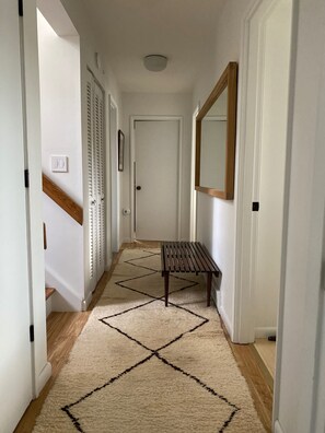 Interior - Perfect Mid-Century Private Waterfront East Hampton Retreat! (East Hampton)
