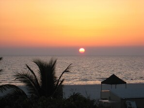 Sun loungers, beach towels - True 1st Class Luxury-Big SW Views, 6 Bikes,Walk to Beach, Weber Grill and more. (Marco Island)