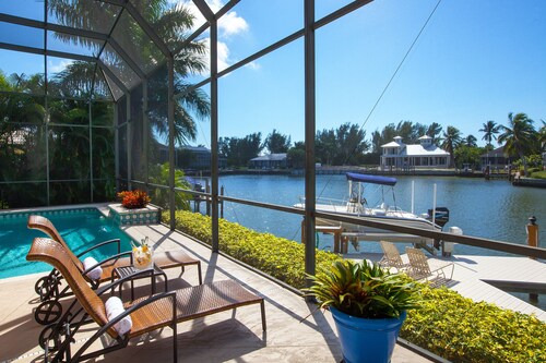 1st Class Luxury,Big Sunsets over the peaceful lagoon,Bikes & Walk to Beach