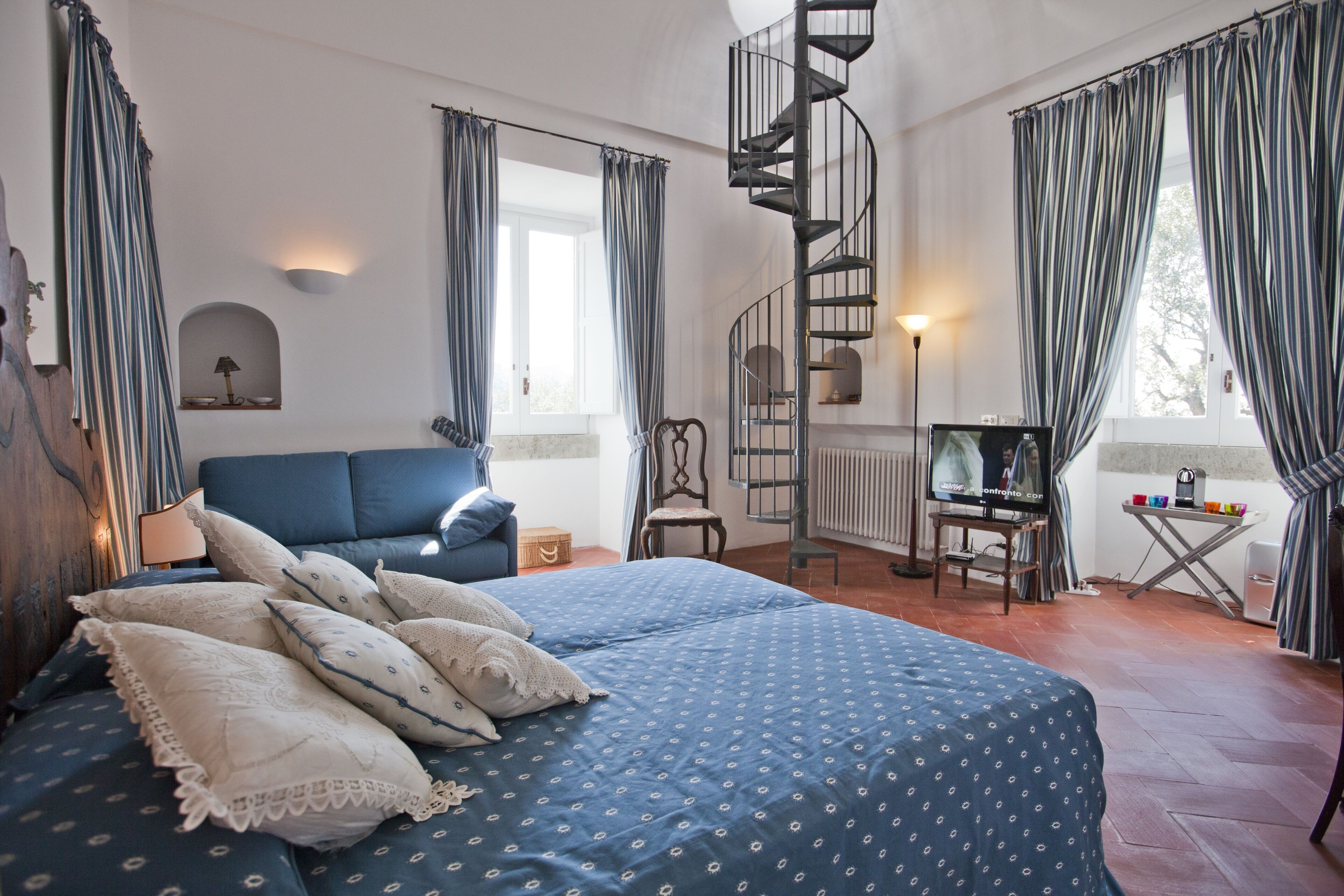 5 slaapkamers, een strijkplank/strijkijzer, reisbedje, wifi