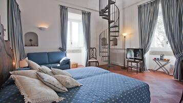 5 slaapkamers, een strijkplank/strijkijzer, reisbedje, wifi