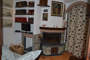 Smart TV, fireplace, toys, books - AMONG THE HILLS ABOVE SESTRI LEVANTE PANORAMIC VIEW (Castiglione Chiavarese)