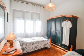 3 Schlafzimmer, Schreibtisch, Bügeleisen/Bügelbrett, kostenloses WLAN