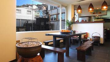 Free local cuisine breakfast