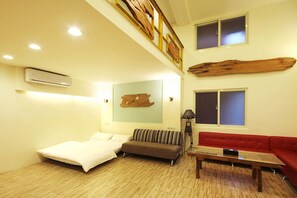 Superior Cabin, Multiple Beds, Mezzanine | Desk, blackout drapes, free WiFi, bed sheets - Chien Ching B&B (New Taipei City)