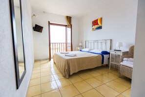 2 chambres, fer et planche à repasser, draps fournis