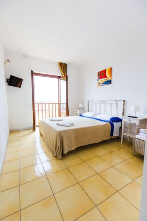 2 bedrooms, iron/ironing board, bed sheets - Villa sea view historic center of Stintino (Max 6 people) (Stintino)