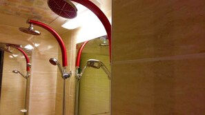 Bathroom shower - Jeju TS Youthhostel Resort (Seogwipo)