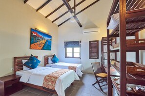 Hochwertige Bettwaren, Minibar, Zimmersafe, Schreibtisch