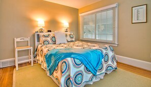 3 bedrooms, desk, iron/ironing board, free WiFi