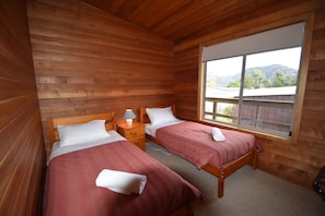 4 Bedroom Tasmanian timber House with Sea Views | 4 bedrooms, premium bedding, iron/ironing board, cribs/infant beds