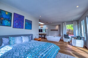 2 bedrooms, in-room safe, desk, iron/ironing board