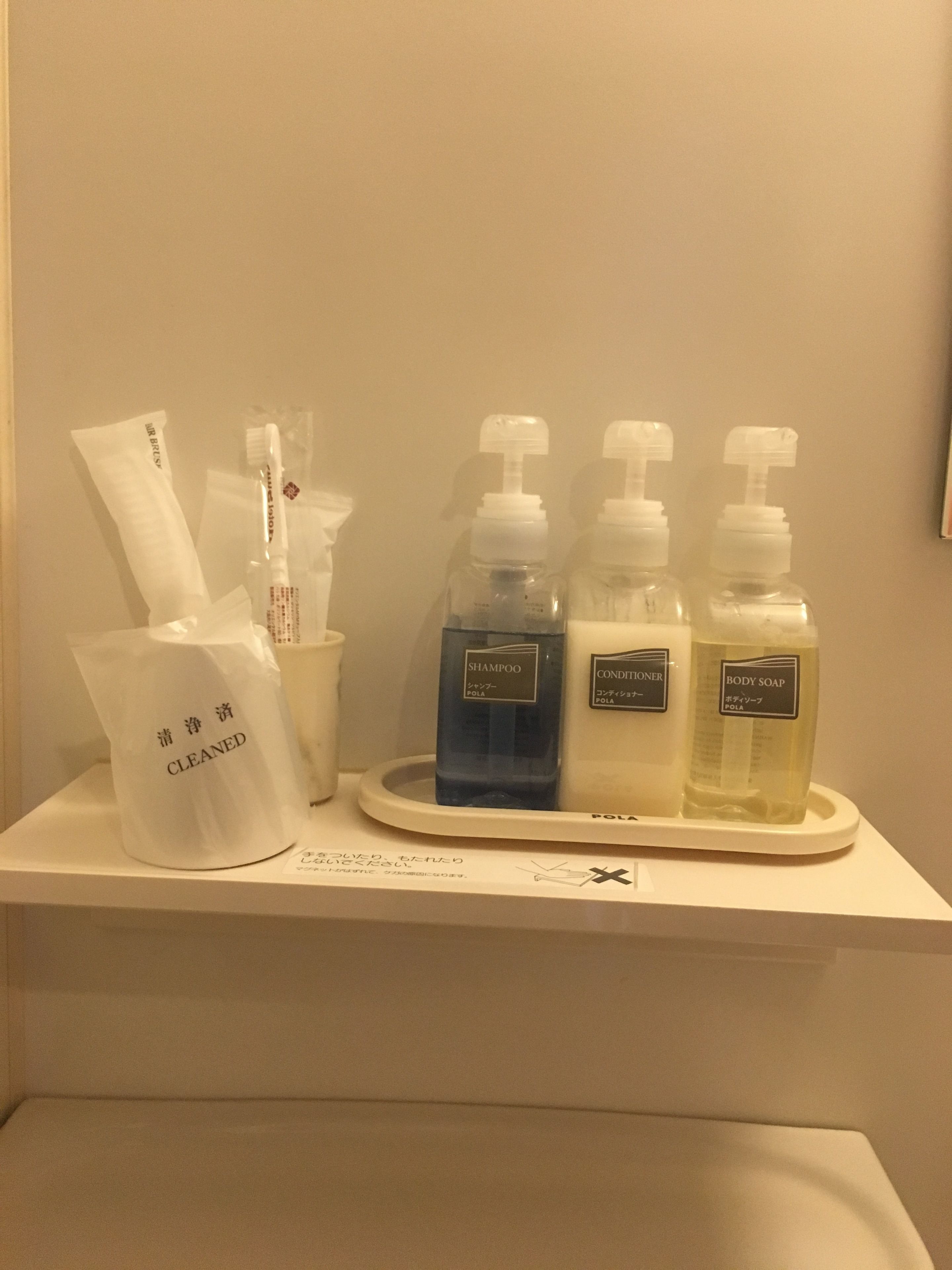 combined shower/bathtub, deep-soaking bathtub, free toiletries