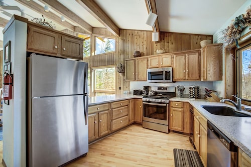 1 Mile To Lifts, Hot Tub, Great Views, Peaceful Setting, Discount Rates