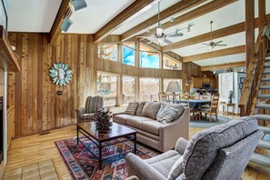 Smart TV, fireplace, stereo - 1 Mile To Lifts, Hot Tub, Great Views, Peaceful Setting, Discount Rates (Breckenridge)