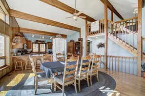 Dining - 1 Mile To Lifts, Hot Tub, Great Views, Peaceful Setting, Discount Rates (Breckenridge)