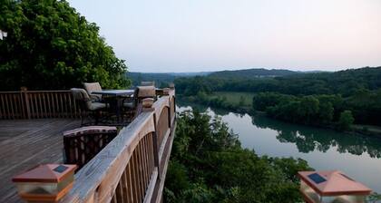 Private Dock, Fishing, Hiking, Fire Pit, Hot Tub, Lakeview Haven on 8+ acres