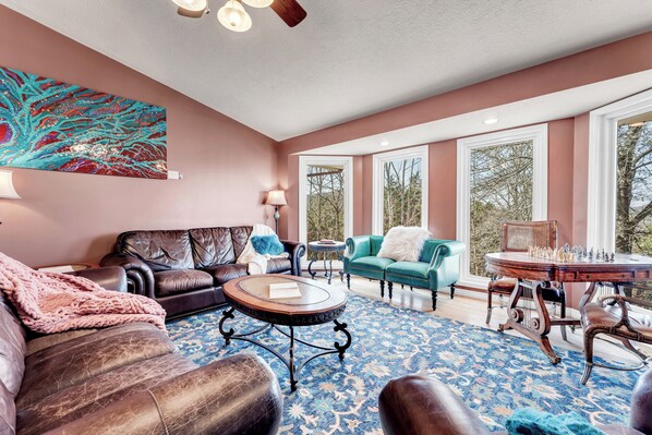 Smart-TV, Kamin, Videospiele, DVD-Player