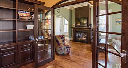 Kauniisti nimitetty viktoriaaninen koti, kaupungin sydämessä, kävele uima-altaalle!