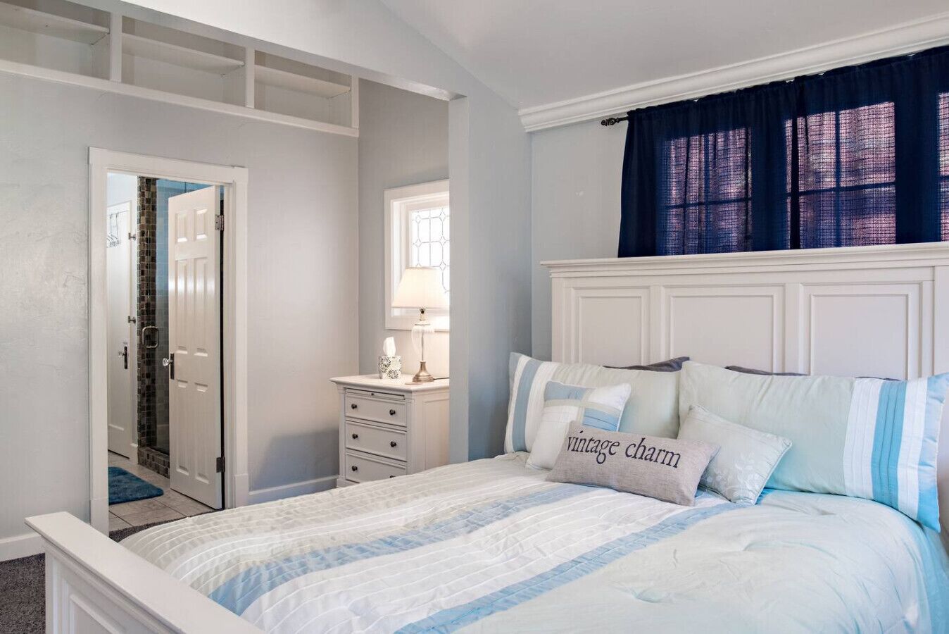 Desk, WiFi, bed sheets