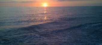 Old Florida Charm, quiet, close to beach and boat launch.