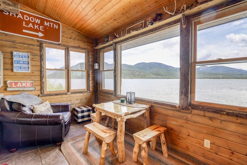 Lakefront Log Home on Shadow Mountain Lake private dock to fish or boat, no pets