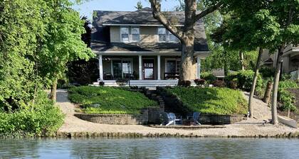 Beautiful Lakeside 3BR House in Asbury. Enjoy Lake & Beach! Permit STR2024-00465