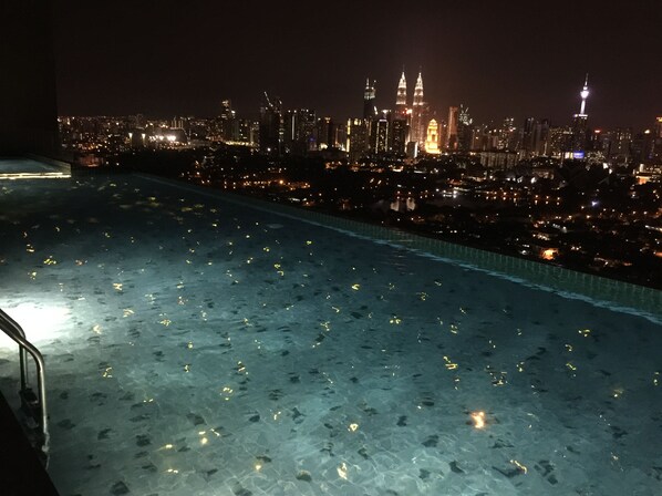 Outdoor pool, an infinity pool
