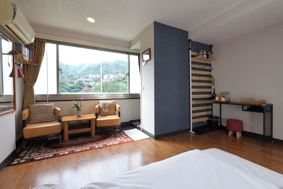 Triple Room | Blackout drapes, soundproofing, WiFi (free), bed sheets