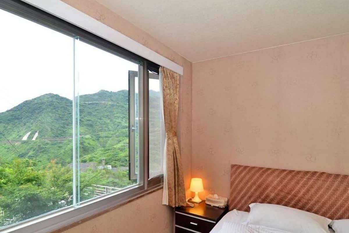 Doppelzimmer, 1 Queen-Bett (A) | Verdunkelungsvorhänge, schallisolierte Zimmer, kostenloses WLAN