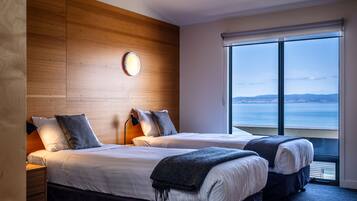 Căn hộ Superior, 2 phòng ngủ, quang cảnh biển, sát bãi biển | 2 phòng ngủ, bộ đồ giường cao cấp, bàn ủi/dụng cụ ủi quần áo