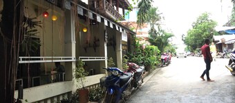 Y Not Laos Hostel