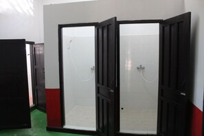 Shared Dormitory | In-room safe, desk, free WiFi, bed sheets