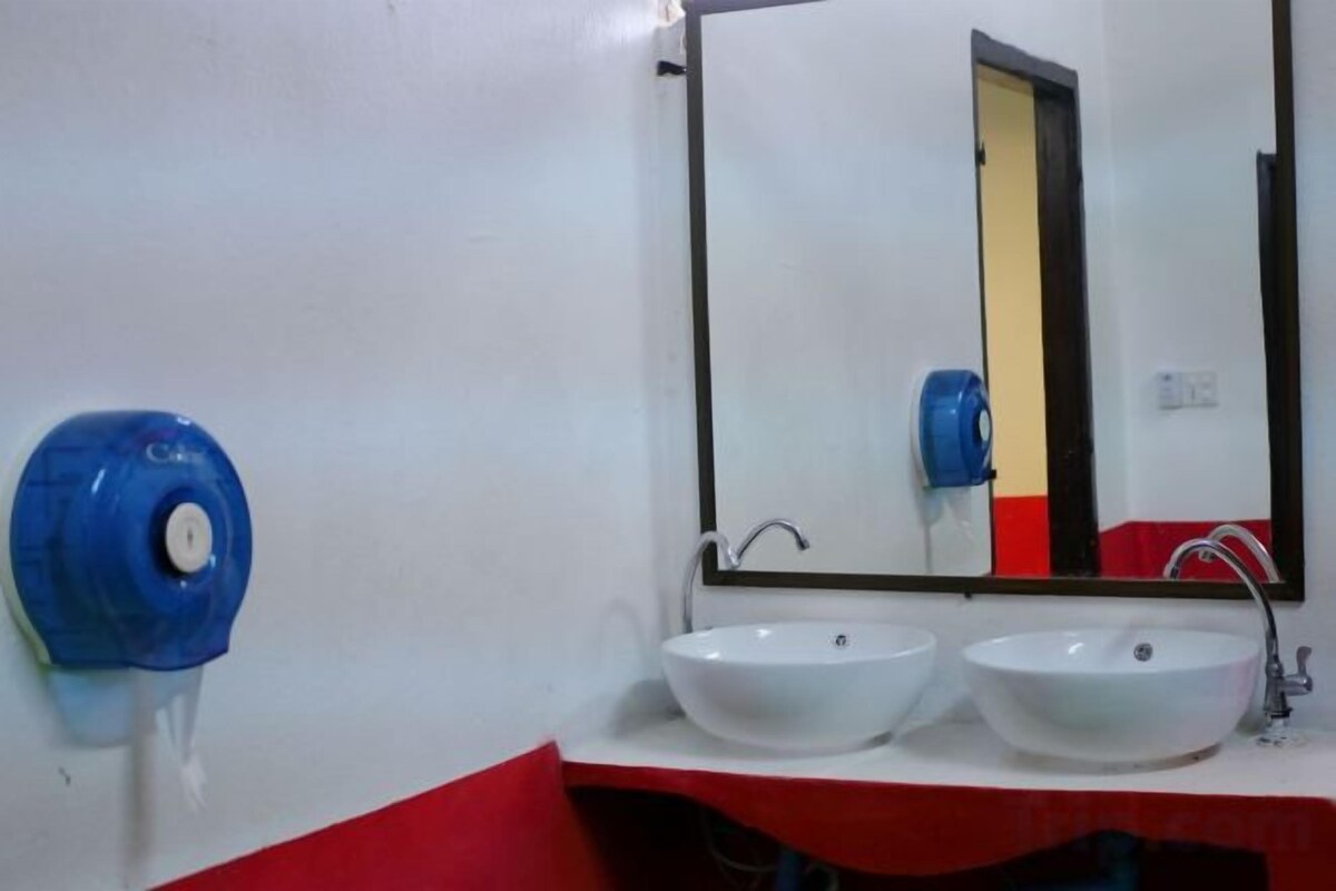 Baño | Regadera, amenidades de baño gratuitas, secadora de cabello, toallas 