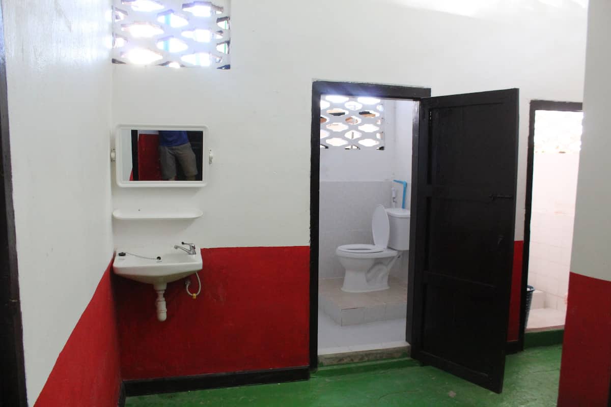 Shared Dormitory | In-room safe, desk, free WiFi, bed sheets