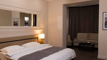 Deluxe Double or Twin Room | Premium bedding, minibar, in-room safe, desk