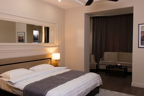 Deluxe Double or Twin Room | Premium bedding, minibar, in-room safe, desk