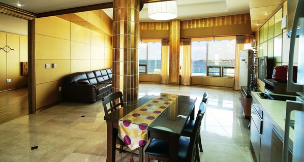 Leilighet (Royal Suite) | Spiseområde på rommet