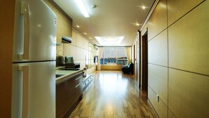 Private kitchenette - Navis Hotel (Jeju City)