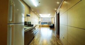 Condo (Family Suite) | Private kitchenette | Electric kettle - Navis Hotel (Jeju City)